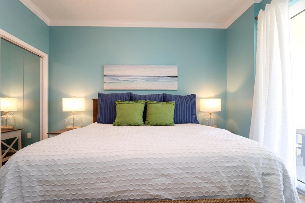 Summerhouse 305 Harvesting Sunshine II by Pristine Properties Vacation Rentals — 4-Star Luxury Hotel in Mexico Beach, United States
