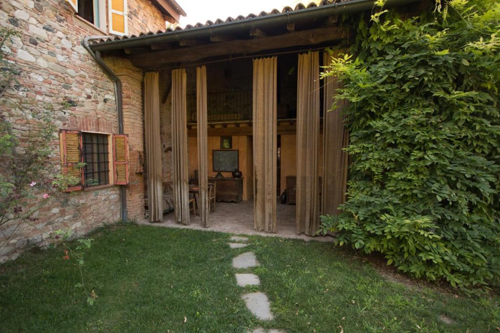 Locanda dei Melograni — 4-Star Luxury Hotel in Gossolengo, Italy