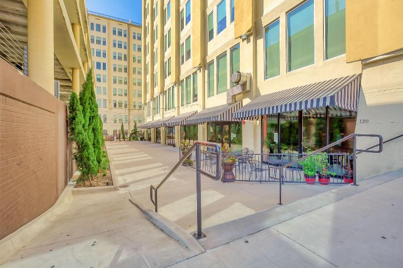 Luxury Downtown Dallas Stay by Amyfinehouse - photo 4