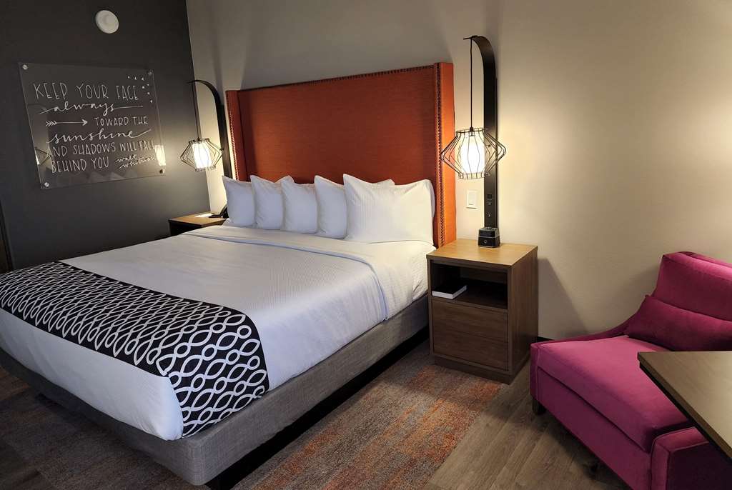 La Quinta Inn & Suites By Wyndham Pflugerville - photo 18