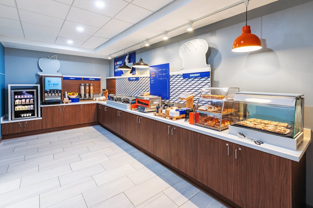 HI Express El Paso Downtown by IHG - photo 26