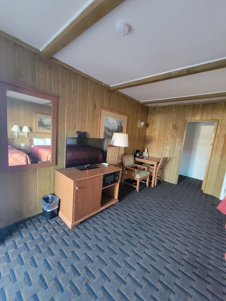 Townhouse Motel - photo 32