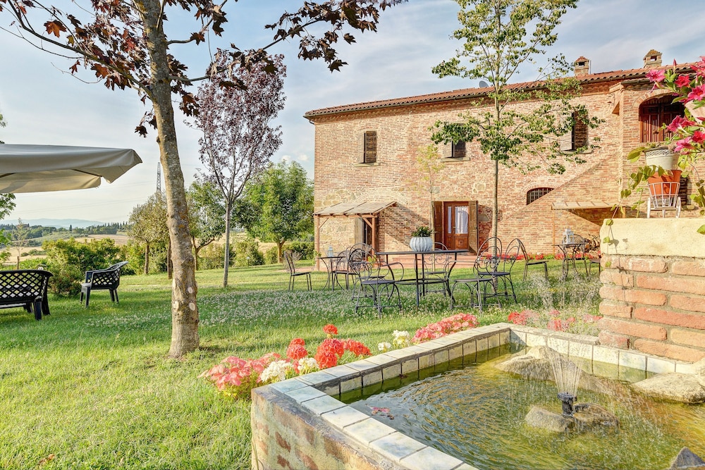 Villa Le Belle Giornate — 4-Star Luxury Hotel in Foiano Della Chiana, Italy