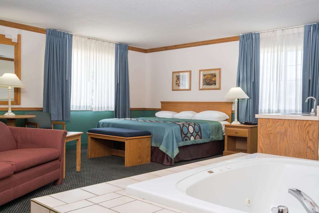 Super 8 by Wyndham Sheldon - photo 10