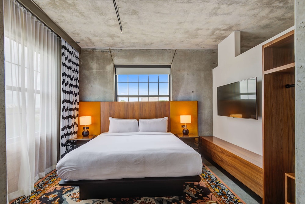 NYLO Dallas Plano Hotel Tapestry Collection by Hilton - photo 10