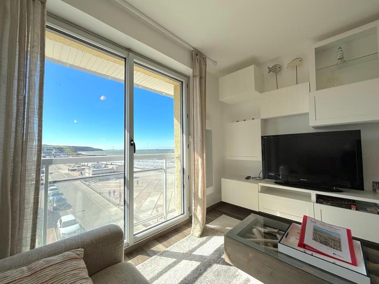 Le Murmure Des Vagues Appartement Vue Mer Ideal Teletravail — 4-Star Luxury Hotel in Wimereux, France