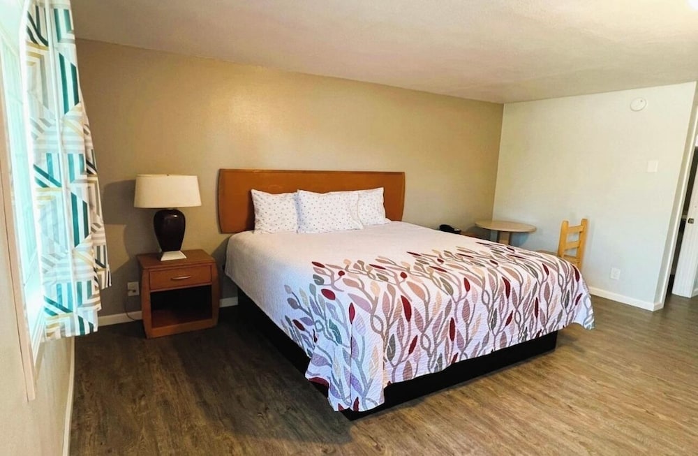 Budget Inn Bend by OYO - photo 18