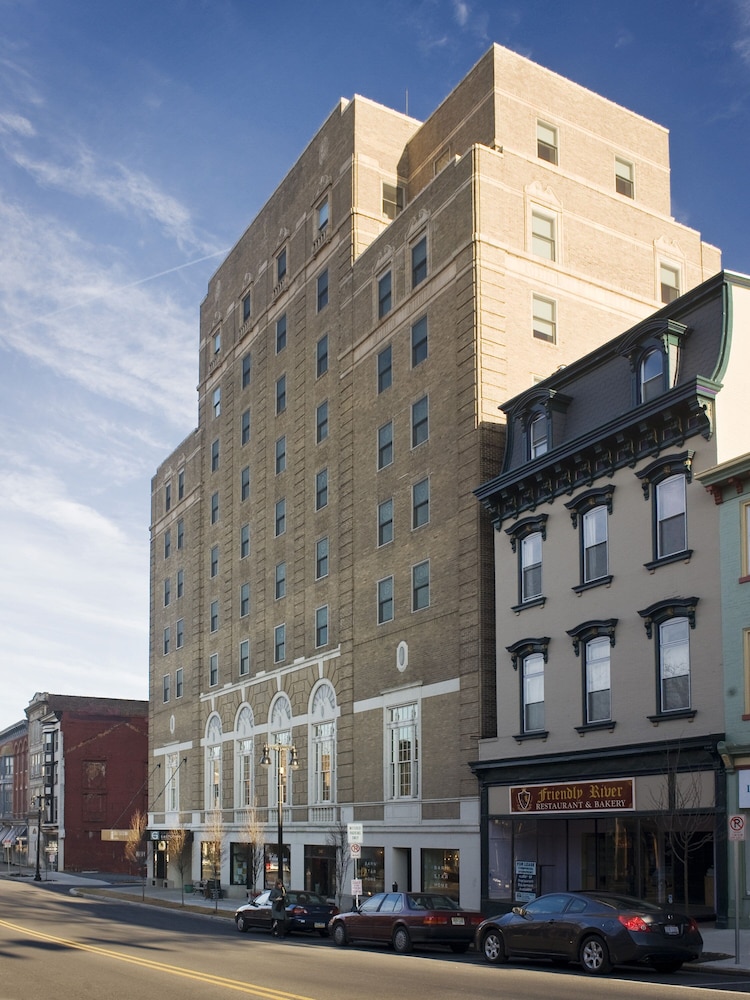 Grand Eastonian Hotel & Suites - photo 2