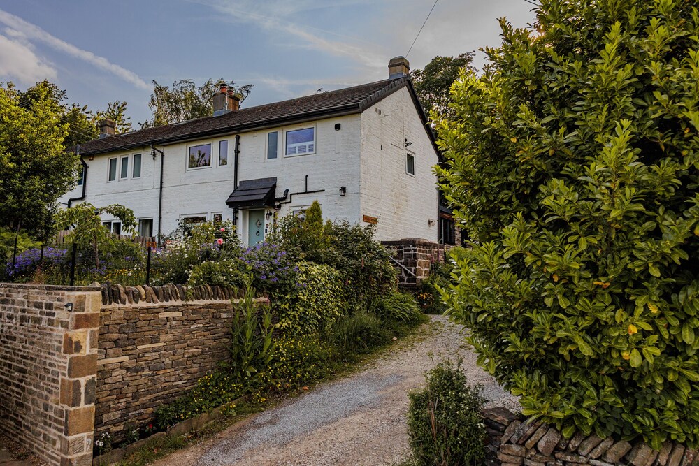 Wells Cottage — 4-Star Luxury Hotel in Holmfirth, United Kingdom