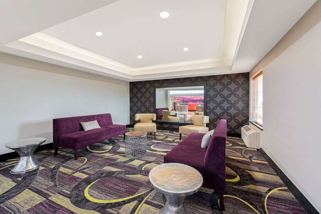 La Quinta Inn & Suites by Wyndham Bridge City - photo 6