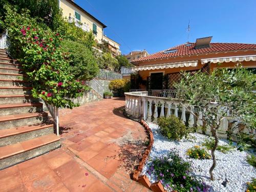 Casa Ribot: Alassio centro e mare a portata di mano — 4-Star Luxury Hotel in Alassio, Italy