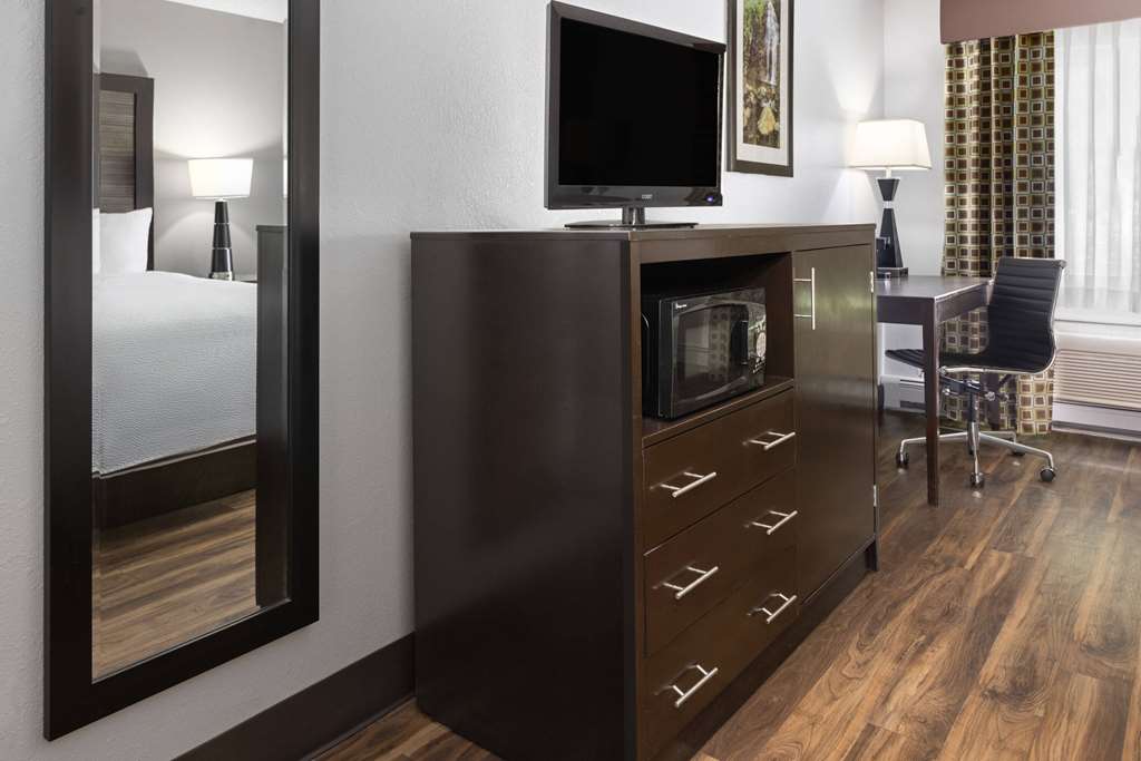La Quinta Inn by Wyndham Buffalo Airport - photo 20