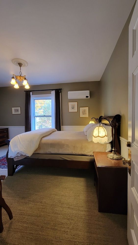 The Elizabeth Inn and Restaurant - photo 12