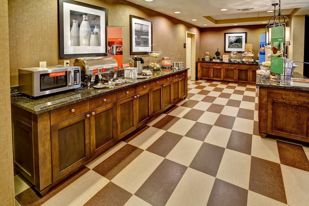 Hampton Inn Clarksdale - photo 16