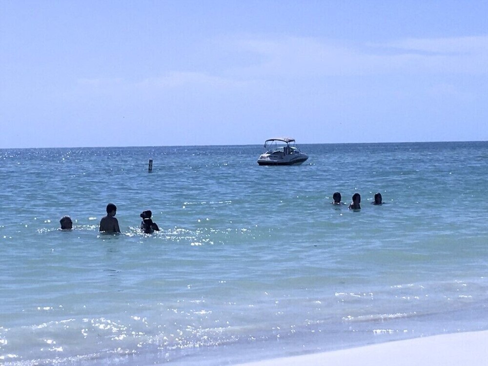 The Anna Maria Island Beach Paradise 5 - photo 4