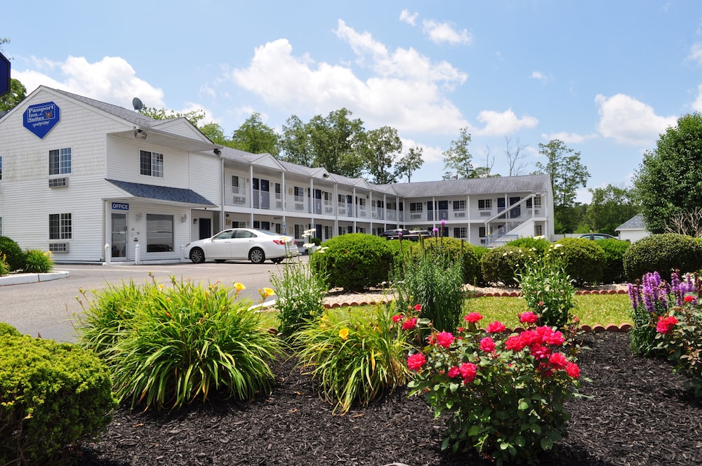Passport Inn & Suites - photo 3