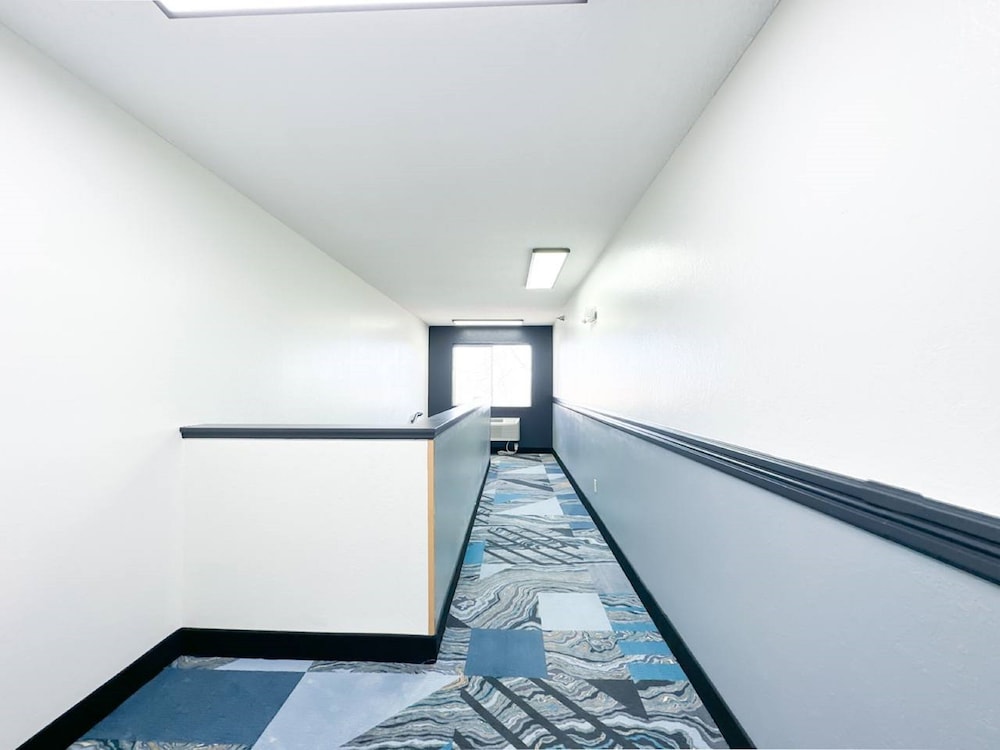 Blaine Town Inn & Suites - photo 33