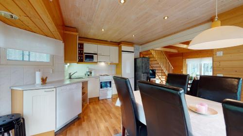 Lomamökki Tapola — 4-Star Luxury Hotel in Kalajoki, Finland