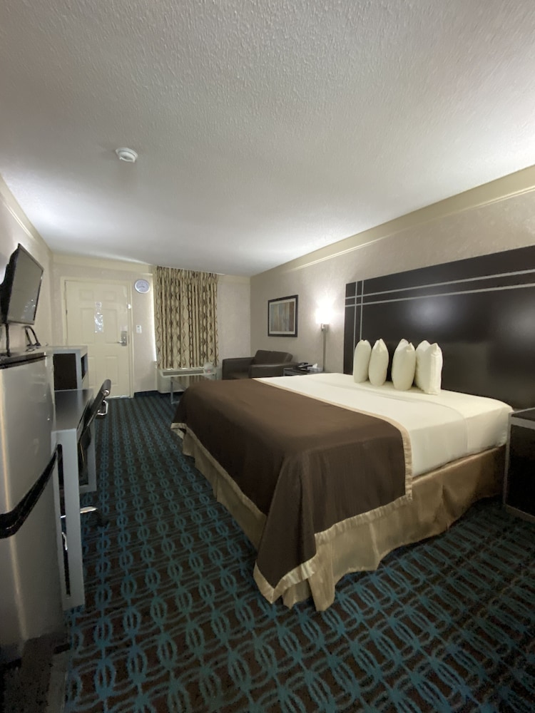 Deluxe Inn Fayetteville I 95 Exit 49 - photo 26