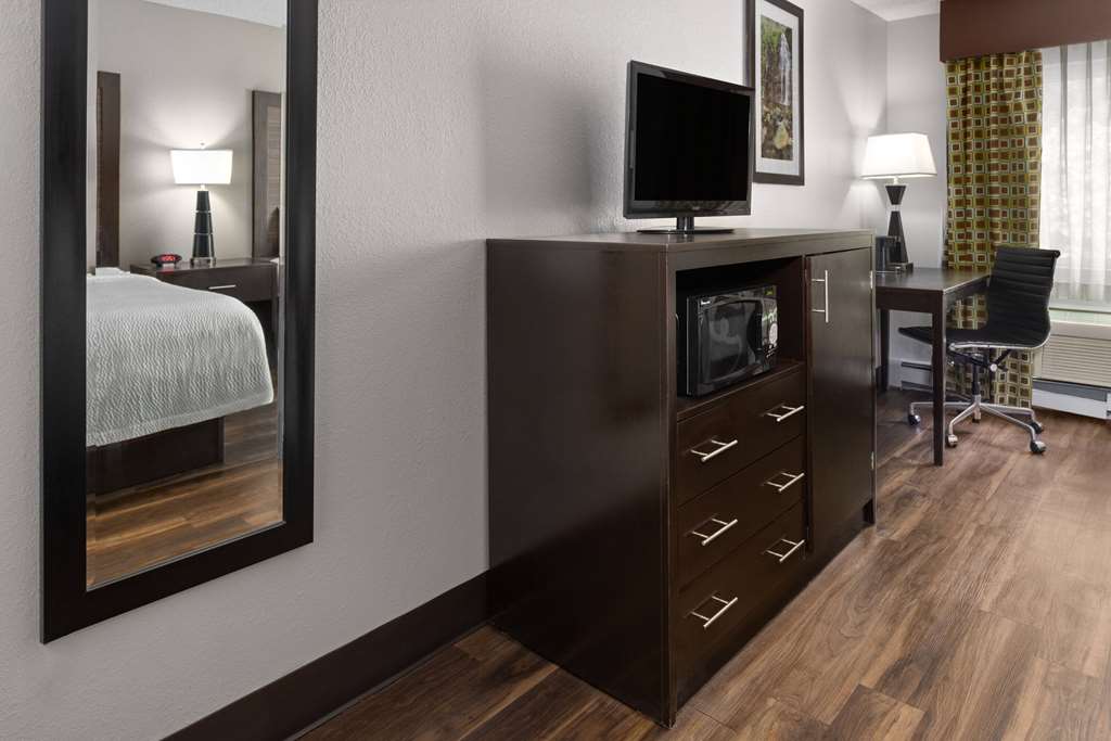 La Quinta Inn by Wyndham Buffalo Airport - photo 17