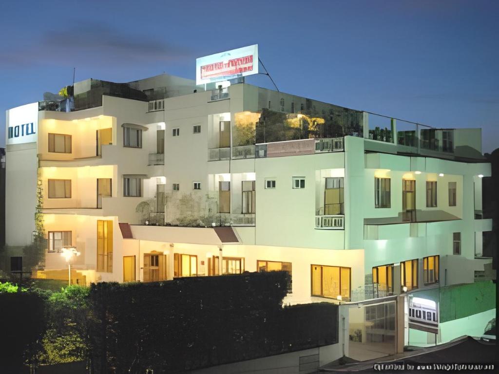 Chandra Pushp Palace - carbon neutral hotel in Agra