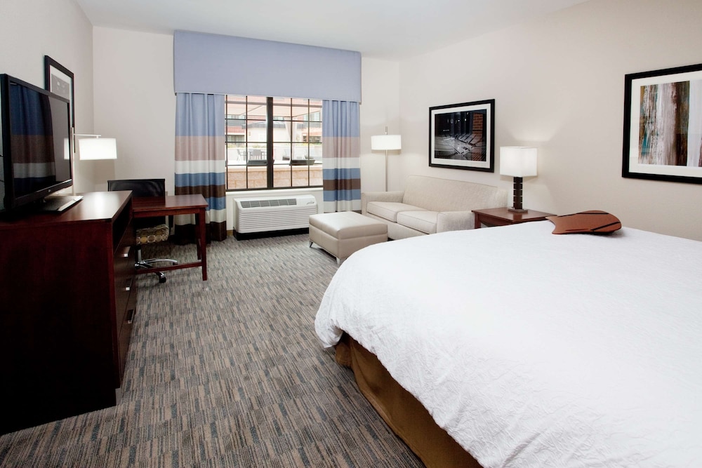 Hampton Inn & Suites Chapel Hill Carrboro Downtown - photo 9