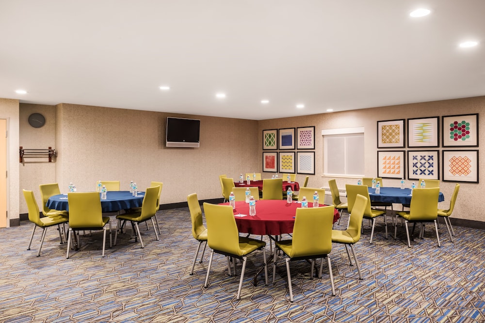 Holiday Inn Express Warrenton by IHG - photo 25