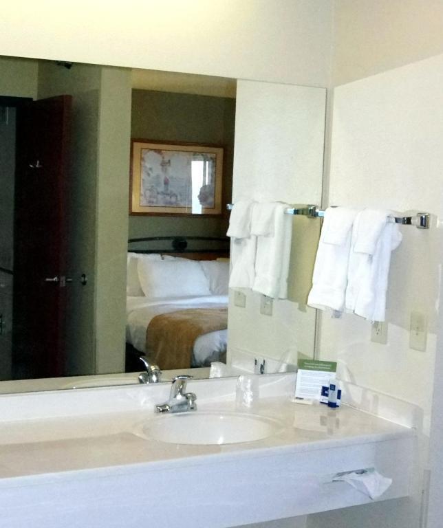 Red Lion Inn & Suites Grimes - photo 20