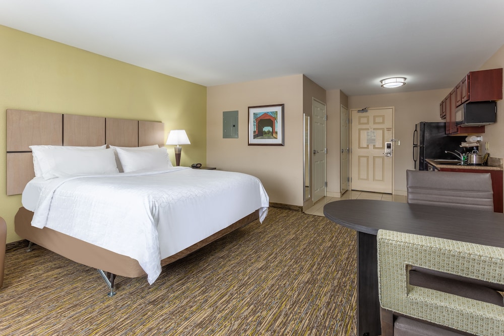 Candlewood Suites Airport an IHG Hotel - photo 2