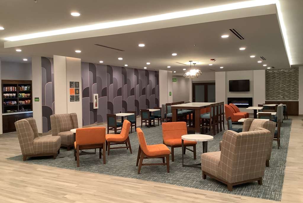 La Quinta Inn & Suites by Wyndham Littleton Red Rocks - photo 6