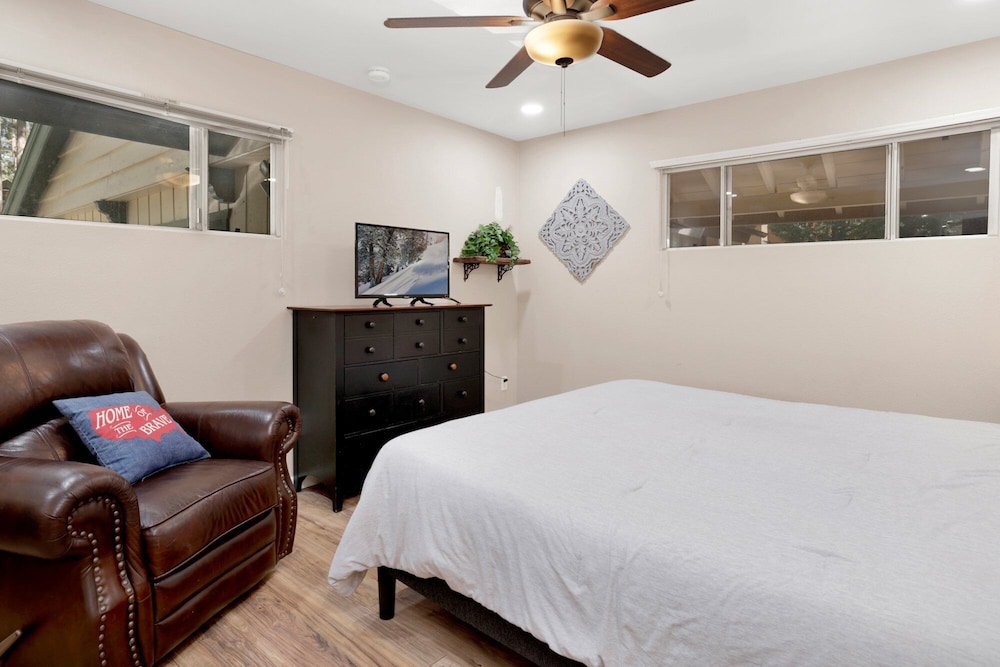 Cozy up to Summit 1651 by Big Bear Vacations — Big Bear Lake — photo 4