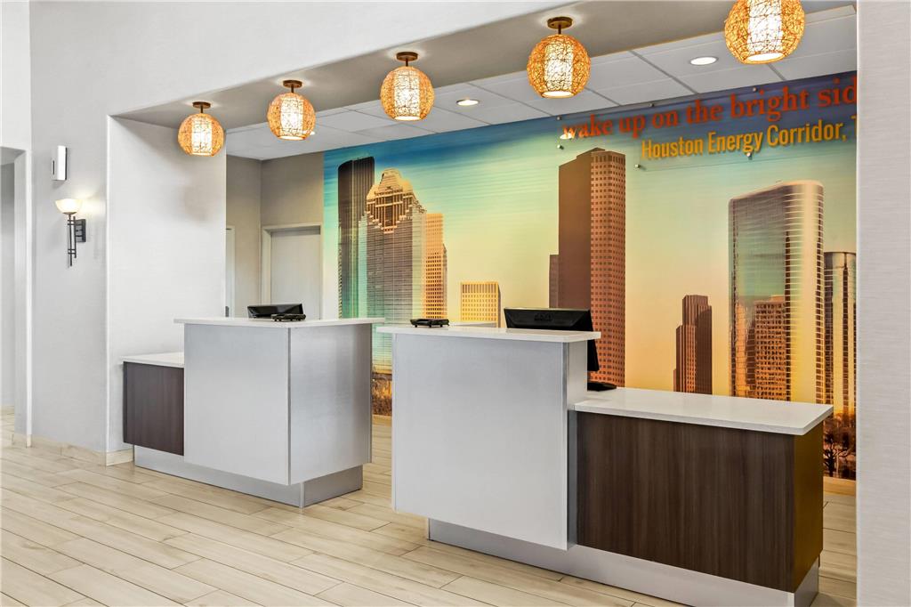 La Quinta Inn & Suites by Wyndham Houston Energy Corridor - photo 4