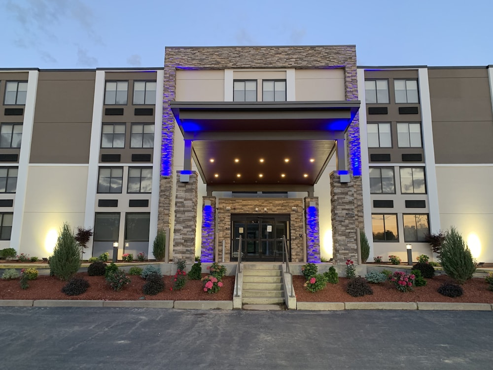 Holiday Inn Express Fall River North by IHG - photo 26
