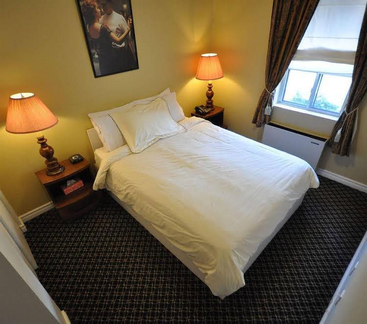 Oakville Inn in Oakville, Canada