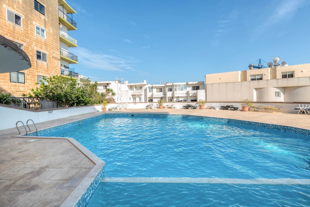 Pool Apartment — 4-Star Luxury Hotel in Swieqi, Malta