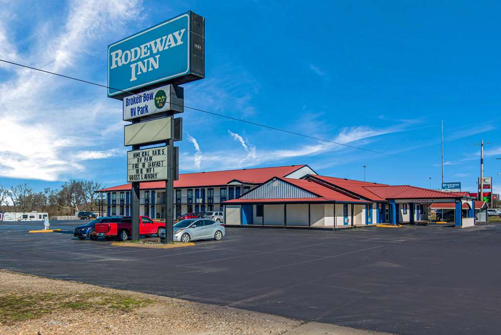 Rodeway Inn Broken Bow Hochatown - photo 2