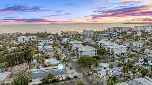 Sandy Seahorse Cottage — 4-Star Luxury Hotel in Siesta Key, United States