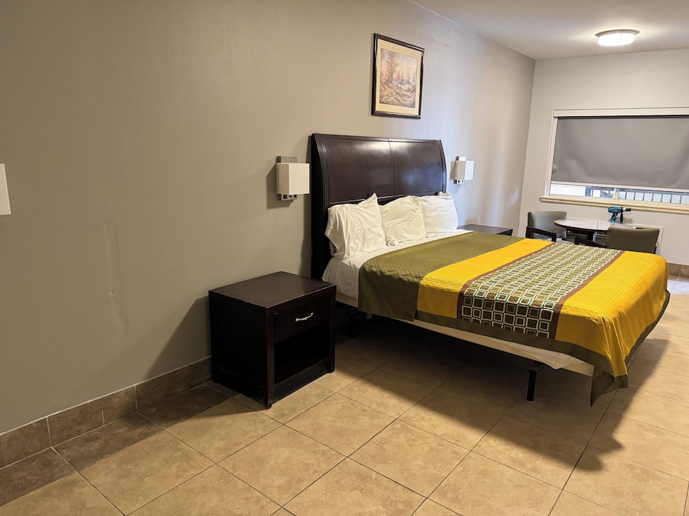 Texas Inn and Suites City Center at University Dr. - photo 6