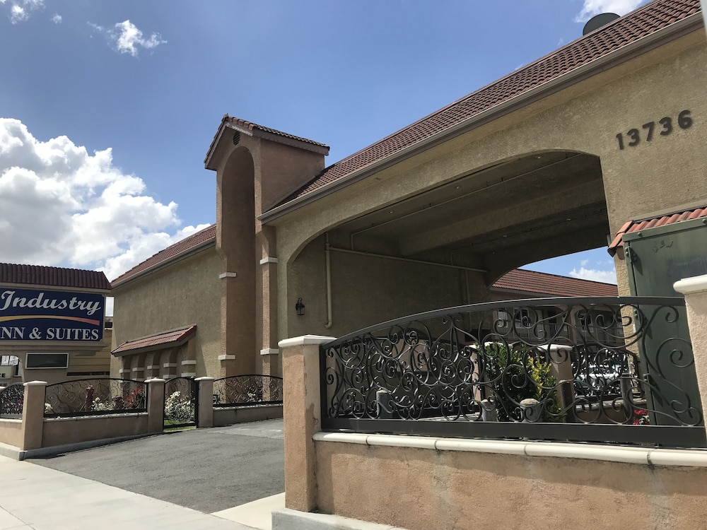 Industry Inn & Suites — hotel in La Puente