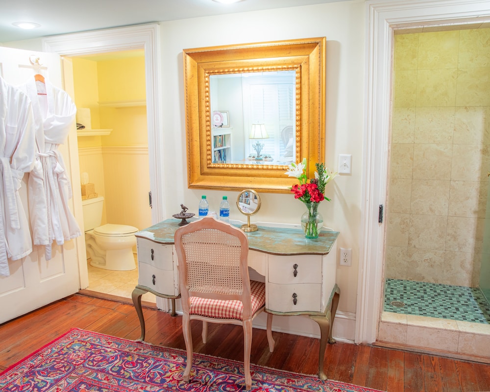 Justine Inn Savannah - photo 16