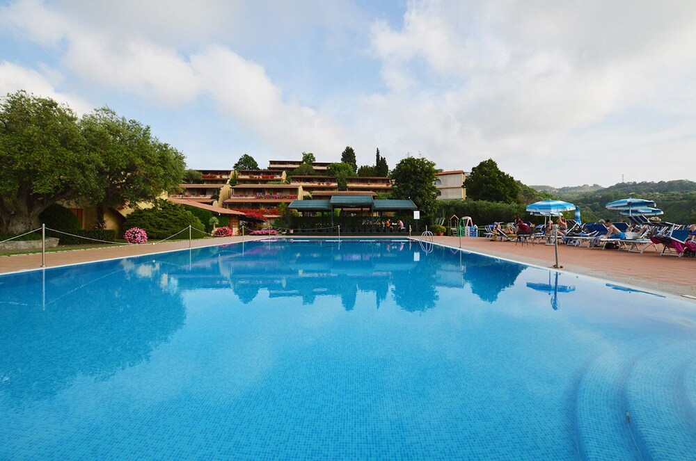 Villaggio l' Olivara — hotel in Drapia