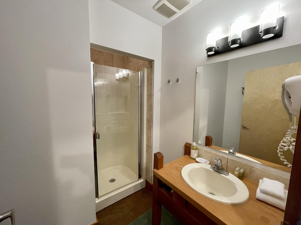 Seaside - carbon neutral hotel in Ucluelet