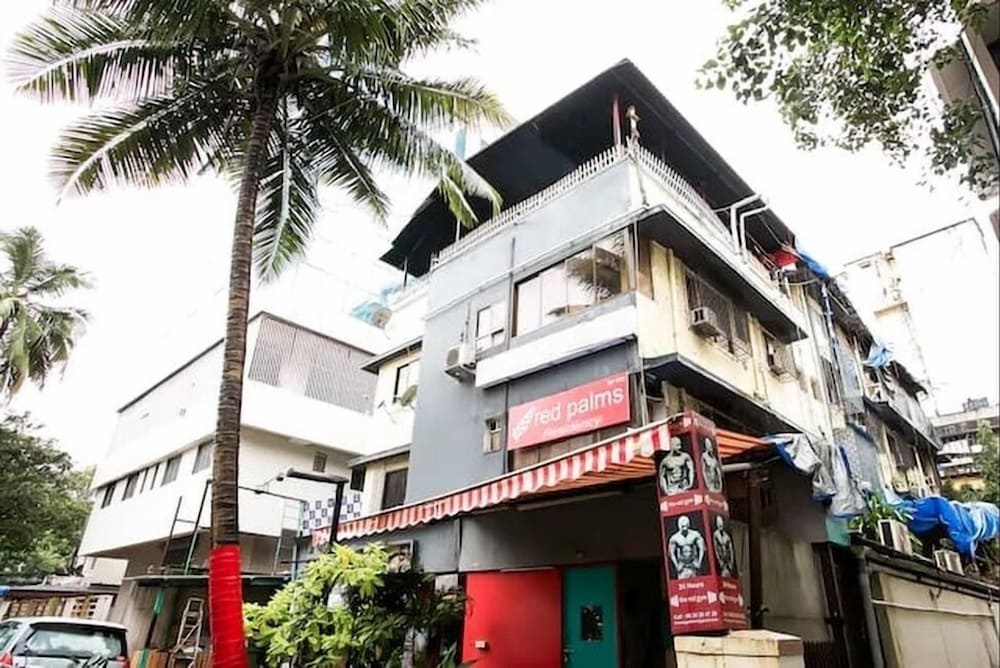 Oyo 8755 Hotel Red Palms