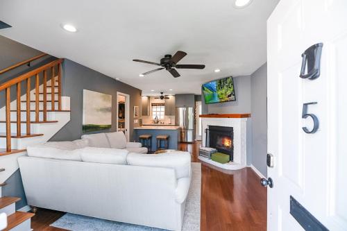 Dreamy Downtown Condo Near Meeting St & Broad St — 4-Star Luxury Hotel in Charleston, United States