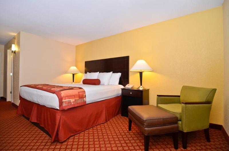 Best Western Plus Parkway Hotel - photo 8