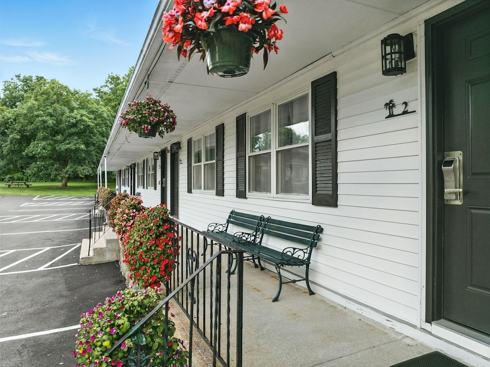 Founder's Brook Motel and Suites - photo 31