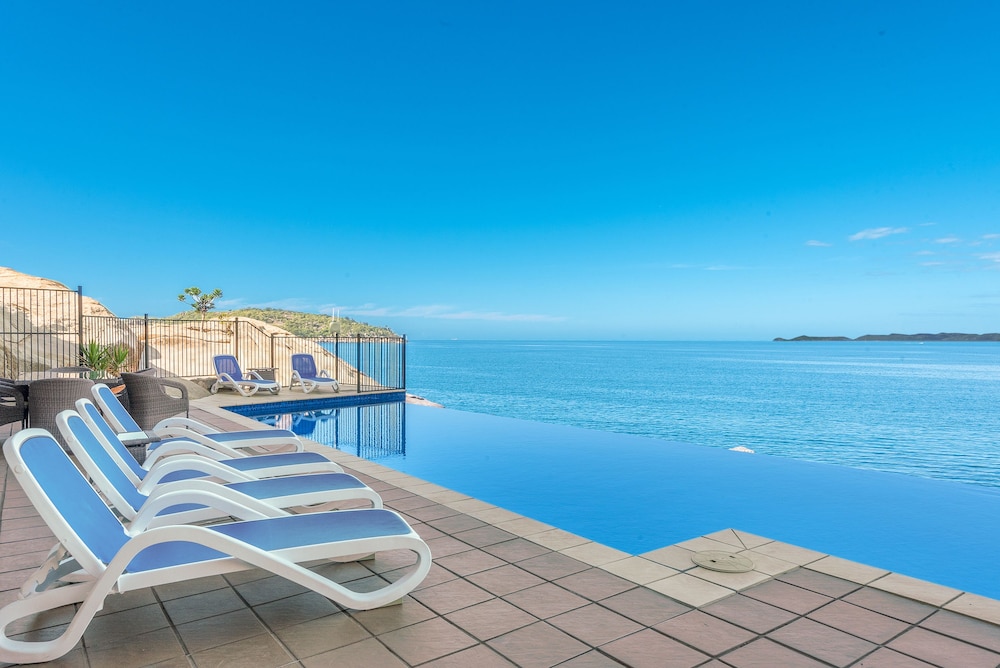 1 Bright Point Apartment 5101 — 4-Star Luxury Hotel in Nelly Bay, Australia