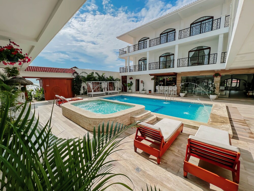 Montanablu Hotel — Unknown City