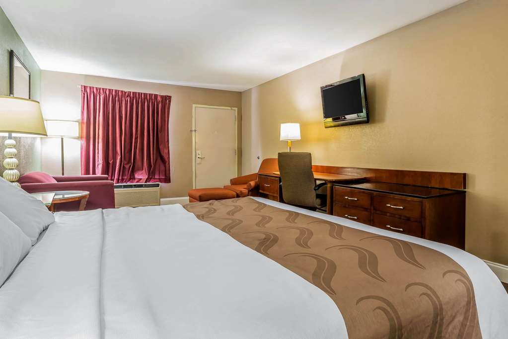 Quality Inn & Suites near Robins Air Force Base - photo 16