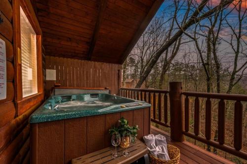 Log Cabin Hot Tub Fireplace Pool Table & Views — 4-Star Luxury Hotel in Sevierville, United States